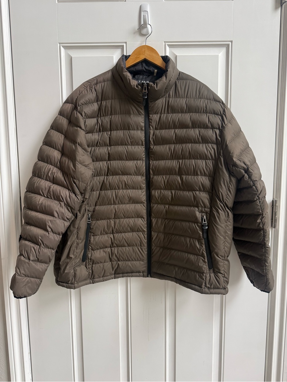 Cole Haan Men's Quilted Premium Duck Down lightweight Puffer Jacket Taupe brown